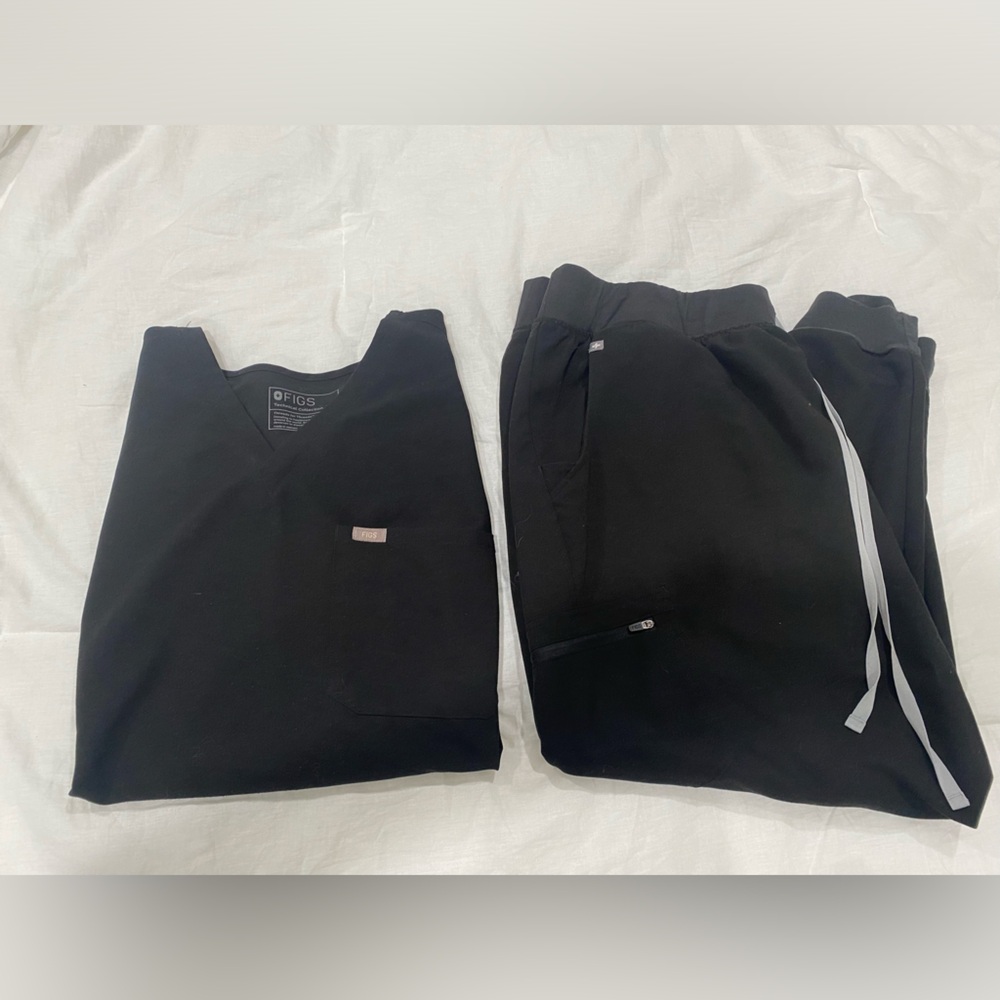 Barely worn. Like new. No Stains. No rips. Color is black. Size is 4XL.
